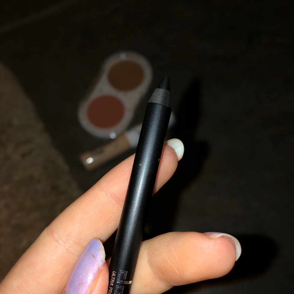 Makeup package !! - Picture 4 of 4